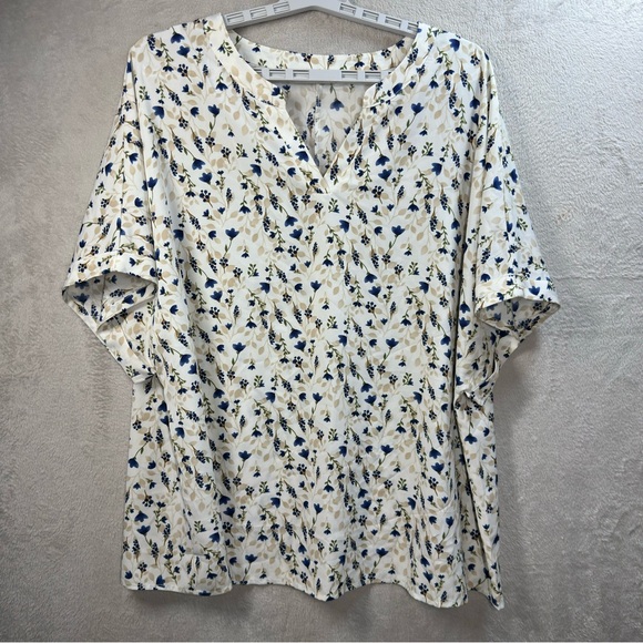 BloomChic Tops - Bloomchic Women's Top 22/24 Pullover Short Sleeve Ditsy Floral Cottagecore